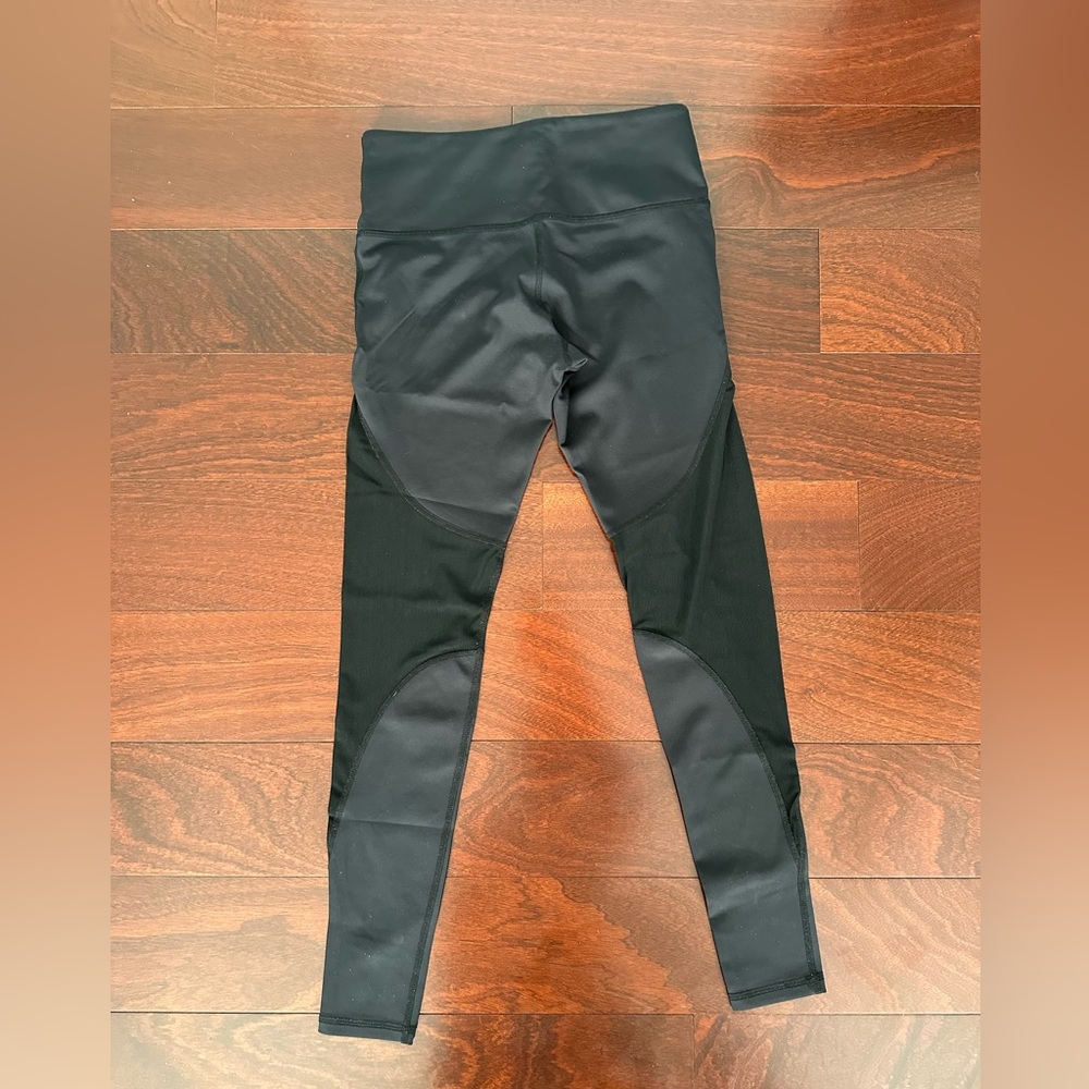 Noli Yoga black mesh panel leggings, size small